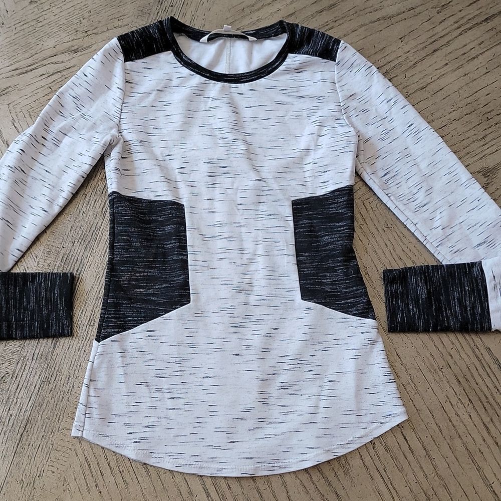 Rachel Roy XS black and white long sleeve top 🖤🤍
